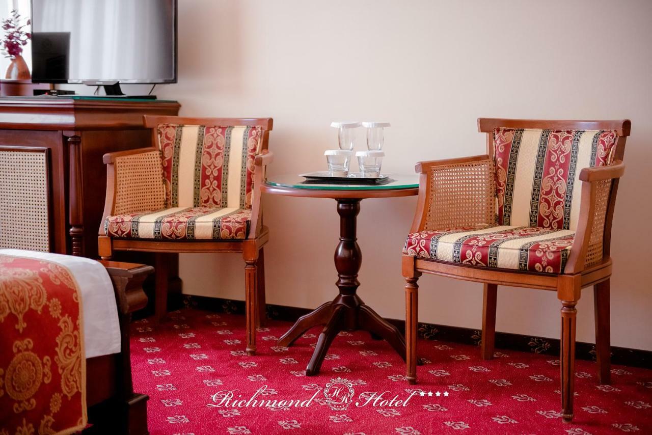Richmond Hotel Mamaia Buitenkant foto